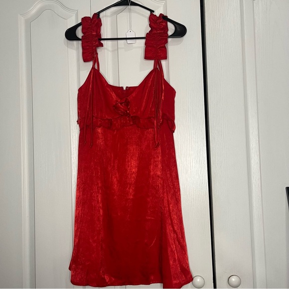 Elegant Red Silk Dress - Picture 3 of 5